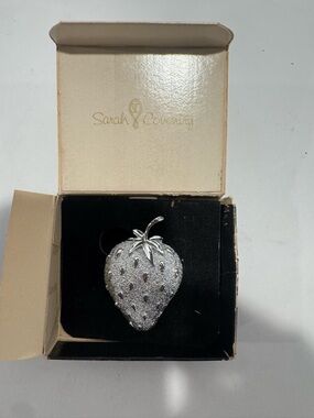 Vintage Sarah Coventry Strawberry Brooch Silver Tone Pin With Original Box
